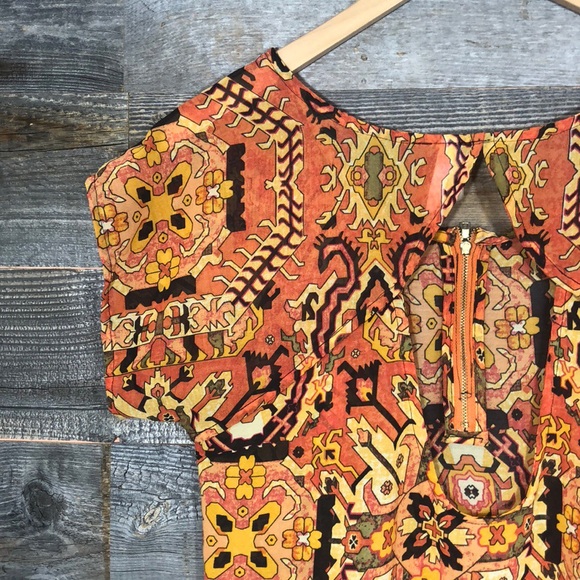 Truth | Aztec Print Top | M
” - Picture 5 of 8